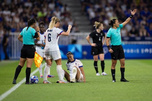 Lyon, France, July 31th 2024: Sakina Karchaoui (7 France) sit on the ground during the Olympic Games, Olympische Spiele, Olympia, OS Paris 2024 Women Group A football match between New Zealand and France at Stade de Lyon in Lyon, France. (Ane Frosaker SPP) Copyright: xAnexFrosakerx xSPPx spp-en-AnFrSp-_F_24274
