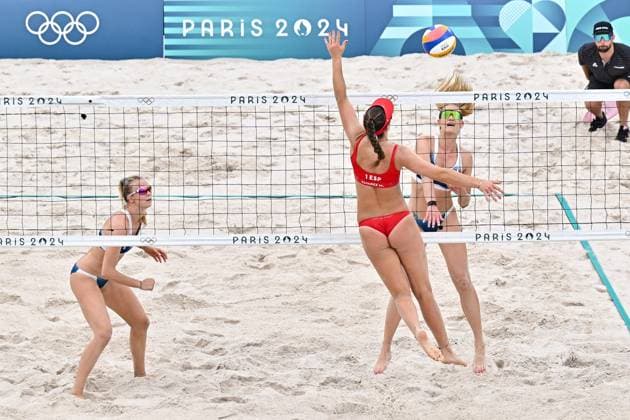 Paris 2024 - Women’s Beach volleyball, Beachvolleyball - France v Spain during the Olympic Games, Olympische Spiele, Olympia, OS Paris 2024 at Eiffel Tower Stadium on July 31, 2024 in Paris, France. Photo by Laurent Zabulon ABACAPRESS.COM Paris France  Copyright: xZabulonxLaurent ABACAx