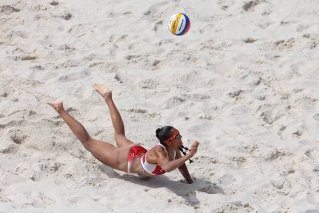 July 31, 2024, Paris, Ile-De-France, France: CLEMENCE VIEIRA of France dives for the ball during the Beach volleyball, Beachvolleyball Women s Preliminary Phase Pool C match at the Paris 2024 Olympic Games, Olympische Spiele, Olympia, OS in Eiffel Tower Stadium in Paris, France Paris France - ZUMAc179 20240731_oly_c179_060 Copyright: xMickaelxChavetx