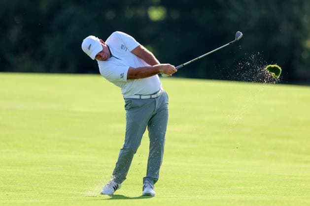 Paris 2024 Olympic Games, Olympische Spiele, Olympia, OS Le Golf National, Guyancourt, Paris, France 1 8 2024 Men™s Round 1 New Zealands Ryan Fox hits his second shot on the first hole Ryan Fox hits his second shot on the first hole 1 8 2024  Copyright: x INPHO JamesxCrombiex JRH24611