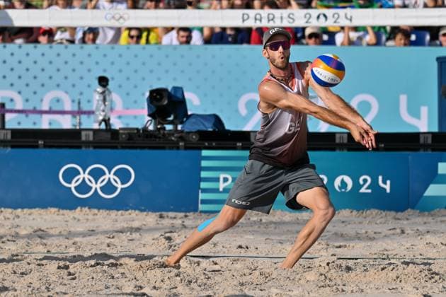 Olympische Spiele Beach volleyball, Beachvolleyball ; Paris 01.08.2024 Vorrunde, Herren, GER_AUS, Clemens Wickler (2, GER), Copyright: xBEAUTIFULxSPORTS TomxBlochx