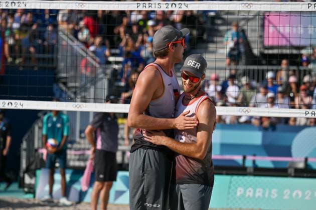 Olympische Spiele Beach volleyball, Beachvolleyball ; Paris 01.08.2024 Vorrunde, Herren, GER_AUS, Nils Ehlers (1, GER), Clemens Wickler (2, GER), Copyright: xBEAUTIFULxSPORTS TomxBlochx