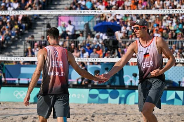 Olympische Spiele Beach volleyball, Beachvolleyball ; Paris 01.08.2024 Vorrunde, Herren, GER_AUS, Nils Ehlers (1, GER), Clemens Wickler (2, GER), Copyright: xBEAUTIFULxSPORTS TomxBlochx