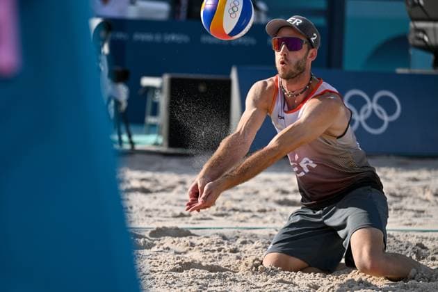 Olympische Spiele Beach volleyball, Beachvolleyball ; Paris 01.08.2024 Vorrunde, Herren, GER_AUS, Clemens Wickler (2, GER), Copyright: xBEAUTIFULxSPORTS TomxBlochx