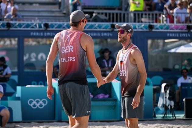 Olympische Spiele Beach volleyball, Beachvolleyball ; Paris 01.08.2024 Vorrunde, Herren, GER_AUS, Nils Ehlers (1, GER), Clemens Wickler (2, GER), Copyright: xBEAUTIFULxSPORTS TomxBlochx