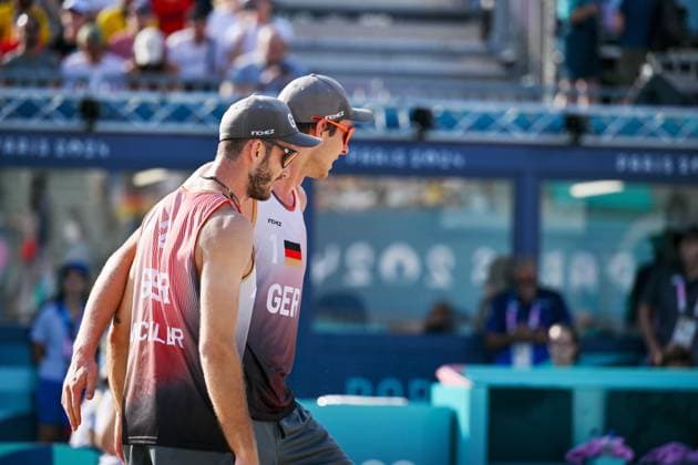 Olympische Spiele Beach volleyball, Beachvolleyball ; Paris 01.08.2024 Vorrunde, Herren, GER_AUS, Nils Ehlers (1, GER), Clemens Wickler (2, GER), Copyright: xBEAUTIFULxSPORTS TomxBlochx
