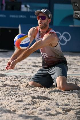 Olympische Spiele Beach volleyball, Beachvolleyball ; Paris 01.08.2024 Vorrunde, Herren, GER_AUS, Clemens Wickler (2, GER), Copyright: xBEAUTIFULxSPORTS TomxBlochx
