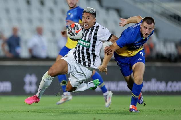 (240801) -- BELGRADE, Aug. 1, 2024 -- Partizan s Matheus Saldanha (C) vies with Dynamo Kyiv s Maksym Diachuk during UEFA Champions League second qualifying round football match between Partizan and Dynamo Kyiv in Belgrade, Serbia, on July 31, 2024. (Photo by Xinhua) (SP)SERBIA-BELGRADE-FOOTBALL-UEFA-QUALIFIER-PARTIZAN VS DYNAMO KYIV PredragxMilosavljevic 
