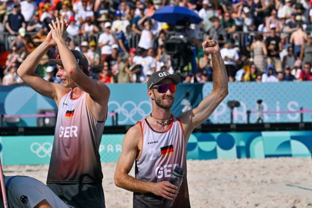 Olympische Spiele Beach volleyball, Beachvolleyball ; Paris 01.08.2024 Vorrunde, Herren, GER_AUS, Nils Ehlers (1, GER), Clemens Wickler (2, GER), Copyright: xBEAUTIFULxSPORTS TomxBlochx
