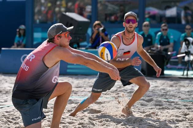 Olympische Spiele Beach volleyball, Beachvolleyball ; Paris 01.08.2024 Vorrunde, Herren, GER_AUS, Nils Ehlers (1, GER), Clemens Wickler (2, GER), Copyright: xBEAUTIFULxSPORTS TomxBlochx