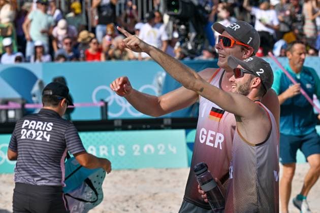Olympische Spiele Beach volleyball, Beachvolleyball ; Paris 01.08.2024 Vorrunde, Herren, GER_AUS, Nils Ehlers (1, GER), Clemens Wickler (2, GER), Copyright: xBEAUTIFULxSPORTS TomxBlochx