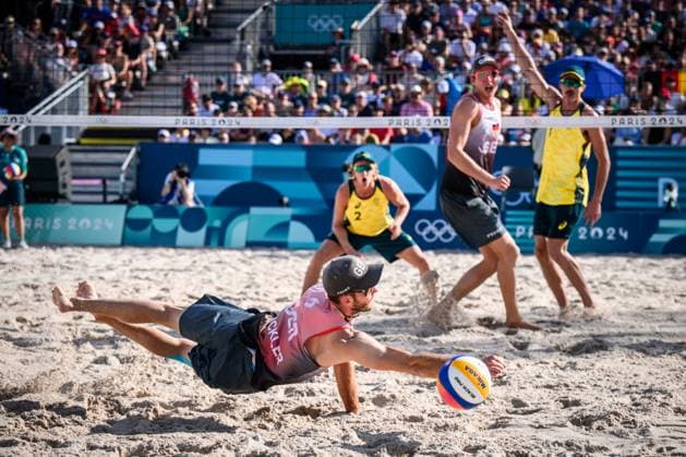 01.08.2024, Paris, Stadion Eiffelturm Beachvolleyball, Olympische Spiele, Vorrunde Abwehr Clemens Wickler (GER)