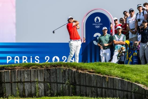 240801 Scottie Scheffler of USA competes in men s individual golf round 1 during day 6 of the Paris 2024 Olympic Games, Olympische Spiele, Olympia, OS on August 1, 2024 in Paris. Photo: Ludvig Thunman BILDBYRAN kod LT LT0653 golf olympic games olympics os ol olympiska spel olympiske leker paris 2024 paris-os paris-ol 6 bbeng usa Copyright: LUDVIGxTHUNMAN BB240801LT050