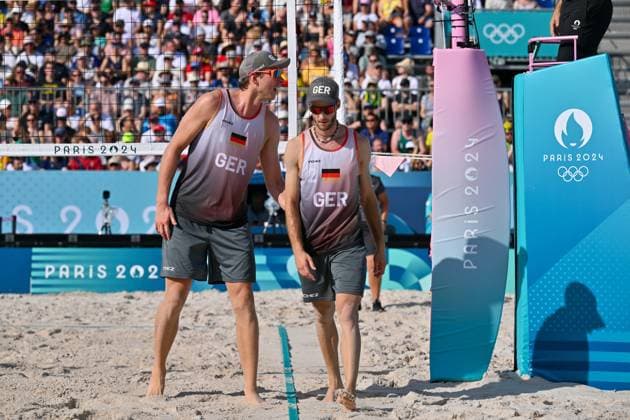 Olympische Spiele Beach volleyball, Beachvolleyball ; Paris 01.08.2024 Vorrunde, Herren, GER_AUS, Nils Ehlers (1, GER), Clemens Wickler (2, GER), Copyright: xBEAUTIFULxSPORTS TomxBlochx