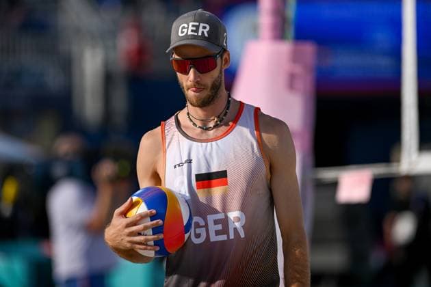Olympische Spiele Beach volleyball, Beachvolleyball ; Paris 01.08.2024 Vorrunde, Herren, GER_AUS, Clemens Wickler (2, GER), Copyright: xBEAUTIFULxSPORTS TomxBlochx