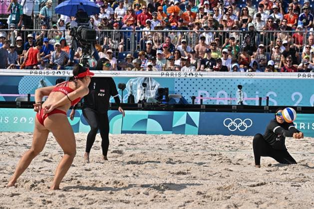 Paris 2024 - Women’s Beach volleyball, Beachvolleyball Spain v Egypt Lillana Paula of team Spain and Marwa D.Elghobashy of team Egypt during the Women s beach volleyball between Spain and Egypt during the Olympic Games, Olympische Spiele, Olympia, OS Paris 2024 at Eiffel Tower Stadium on August 1, 2024 in Paris, France. Photo by Laurent Zabulon ABACAPRESS.COM  Copyright: xZabulonxLaurent ABACAx