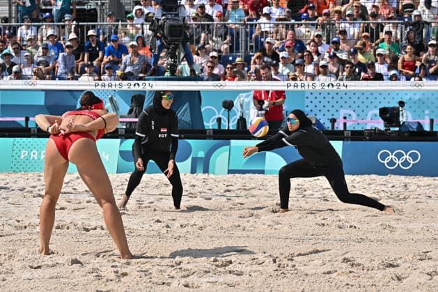 Paris 2024 - Women’s Beach volleyball, Beachvolleyball Spain v Egypt Lillana Paula of team Spain and Marwa D.Elghobashy of team Egypt during the Women s beach volleyball between Spain and Egypt during the Olympic Games, Olympische Spiele, Olympia, OS Paris 2024 at Eiffel Tower Stadium on August 1, 2024 in Paris, France. Photo by Laurent Zabulon ABACAPRESS.COM  Copyright: xZabulonxLaurent ABACAx