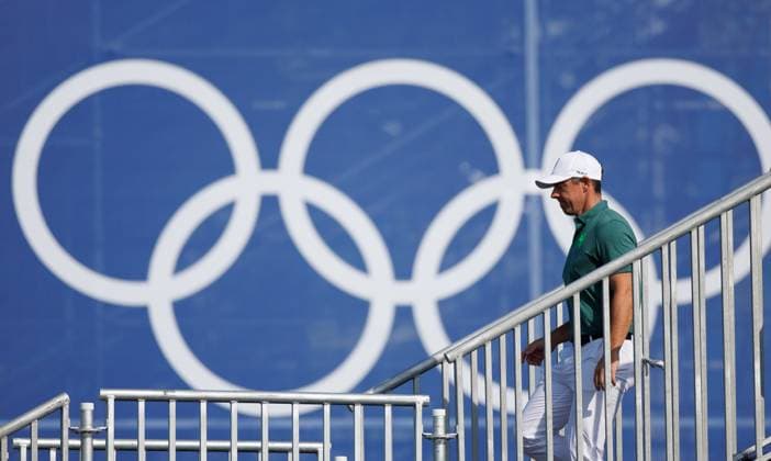 Paris 2024 Olympic Games, Olympische Spiele, Olympia, OS Le Golf National, Guyancourt, Paris, France 1 8 2024 Ireland™s Rory McIlroy makes his way to the first tee Rory McIlroy makes his way to the first tee 1 8 2024  Copyright: x INPHO JamesxCrombiex JRH25517