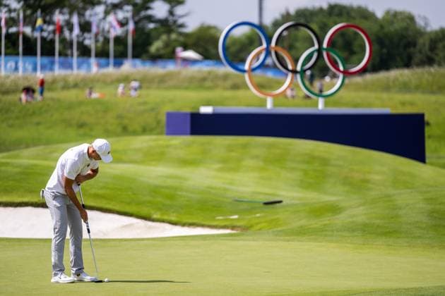 240801 Mattias Schmid of Germany competes in men s individual golf round 1 during day 6 of the Paris 2024 Olympic Games, Olympische Spiele, Olympia, OS on August 1, 2024 in Paris. Photo: Ludvig Thunman BILDBYRAN kod LT LT0653 golf olympic games olympics os ol olympiska spel olympiske leker paris 2024 paris-os paris-ol 6 bbeng germany tyskland Copyright: LUDVIGxTHUNMAN BB240801LT110