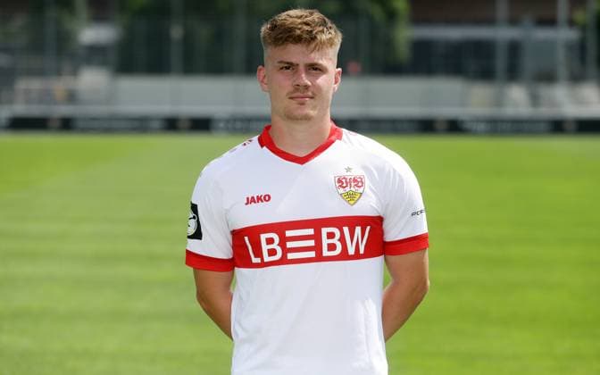 Stuttgart , Fototermin ,Frederik Schumann ; VfB Stuttgart II ;3.Liga Porträttermin 2024 2025