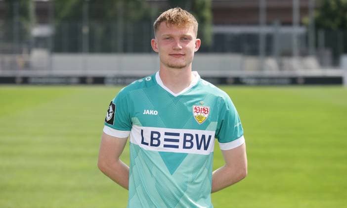 Stuttgart , Fototermin , Finn Böhmker ; VfB Stuttgart II ;3.Liga Porträttermin 2024 2025