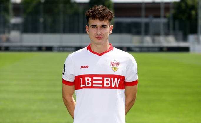 Stuttgart , Fototermin , Michael Glück ; VfB Stuttgart II ;3.Liga Porträttermin 2024 2025