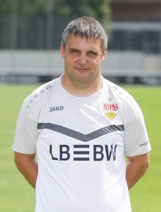 Stuttgart , Fototermin , Zeugwart Jürgen Möhrle ; VfB Stuttgart II ;3.Liga Porträttermin 2024 2025