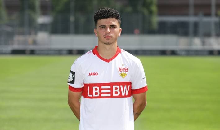 Stuttgart , Fototermin , Alexandre Azevedo ; VfB Stuttgart II ;3.Liga Porträttermin 2024 2025