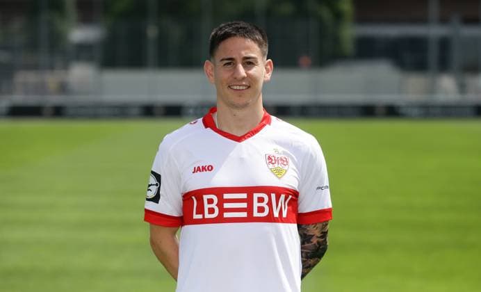 Stuttgart , Fototermin , Nicolas Sessa ; VfB Stuttgart II ;3.Liga Porträttermin 2024 2025