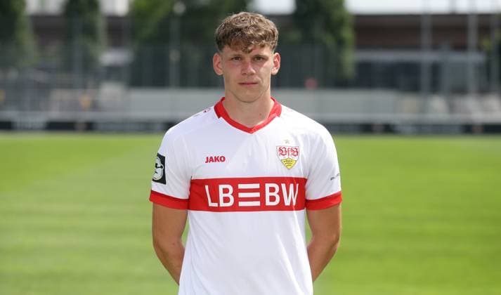 Stuttgart , Fototermin , David Tritschler ; VfB Stuttgart II ;3.Liga Porträttermin 2024 2025