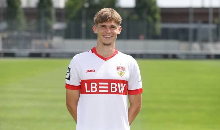 Stuttgart , Fototermin , Leon Reichard ; VfB Stuttgart II ;3.Liga Porträttermin 2024 2025