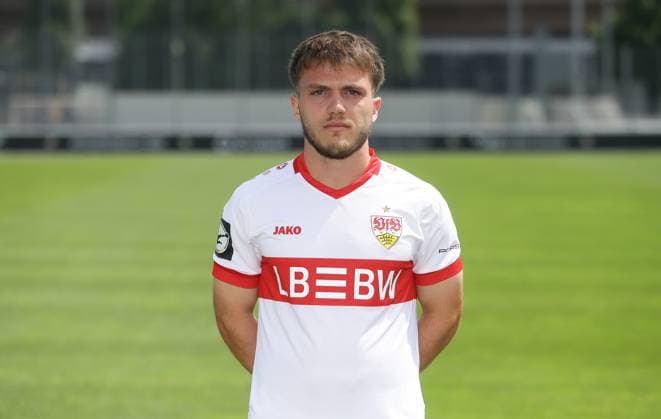 Stuttgart , Fototermin , Lukas Laupheimer ; VfB Stuttgart II ;3.Liga Porträttermin 2024 2025