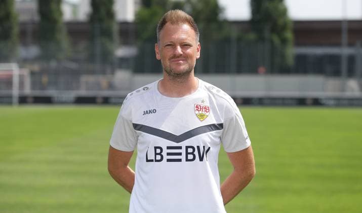 Stuttgart , Fototermin , Cheftrainer Markus Fiedler ; VfB Stuttgart II ;3.Liga Porträttermin 2024 2025