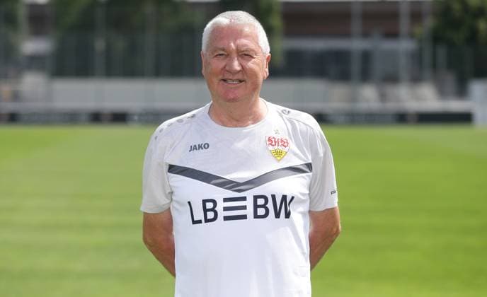 Stuttgart , Fototermin ,Betreuer Rolf Reile ; VfB Stuttgart II ;3.Liga Porträttermin 2024 2025