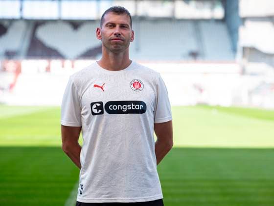 Athletiktrainer Thomas Barth (St.Pauli) 31.07.24, Hamburg, FC St.Pauli 1910, 1. Fussball Bundesliga, 1.Liga, DFL, Saison 2024 2025, und Portraittermin REGULATIONS PROHIBIT ANY USE OF PHOTOGRAPHS as IMAGE SEQUENCES and or QUASI-VIDEO. Â