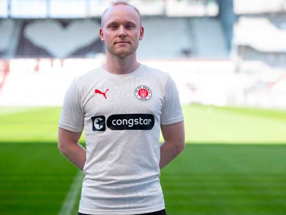 Spielanalyst Sami Pierau (St.Pauli) 31.07.24, Hamburg, FC St.Pauli 1910, 1. Fussball Bundesliga, 1.Liga, DFL, Saison 2024 2025, und Portraittermin REGULATIONS PROHIBIT ANY USE OF PHOTOGRAPHS as IMAGE SEQUENCES and or QUASI-VIDEO. Â