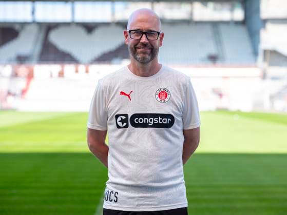 Mannschaftsarzt Dr. Sebastian Schneider (St.Pauli) 31.07.24, Hamburg, FC St.Pauli 1910, 1. Fussball Bundesliga, 1.Liga, DFL, Saison 2024 2025, und Portraittermin REGULATIONS PROHIBIT ANY USE OF PHOTOGRAPHS as IMAGE SEQUENCES and or QUASI-VIDEO. Â