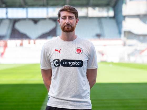 Teammanager Jonas Wömmel (St.Pauli) 31.07.24, Hamburg, FC St.Pauli 1910, 1. Fussball Bundesliga, 1.Liga, DFL, Saison 2024 2025, und Portraittermin REGULATIONS PROHIBIT ANY USE OF PHOTOGRAPHS as IMAGE SEQUENCES and or QUASI-VIDEO. Â