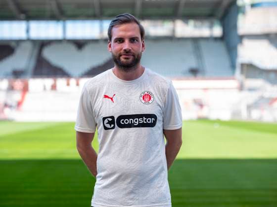 Spielanalyst Ole Marschall (St.Pauli) 31.07.24, Hamburg, FC St.Pauli 1910, 1. Fussball Bundesliga, 1.Liga, DFL, Saison 2024 2025, und Portraittermin REGULATIONS PROHIBIT ANY USE OF PHOTOGRAPHS as IMAGE SEQUENCES and or QUASI-VIDEO. Â