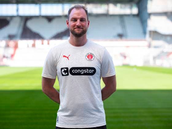 Physiotherapeut Jan Altmeyer (St.Pauli) 31.07.24, Hamburg, FC St.Pauli 1910, 1. Fussball Bundesliga, 1.Liga, DFL, Saison 2024 2025, und Portraittermin REGULATIONS PROHIBIT ANY USE OF PHOTOGRAPHS as IMAGE SEQUENCES and or QUASI-VIDEO. Â