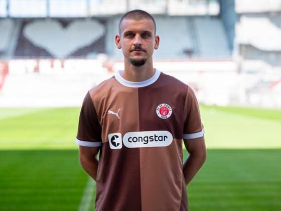 Adam Dzwigata (St.Pauli) 31.07.24, Hamburg, FC St.Pauli 1910, 1. Fussball Bundesliga, 1.Liga, DFL, Saison 2024 2025, und Portraittermin REGULATIONS PROHIBIT ANY USE OF PHOTOGRAPHS as IMAGE SEQUENCES and or QUASI-VIDEO. Â