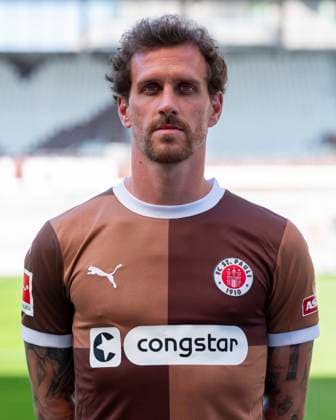 Simon Zoller (St.Pauli) 31.07.24, Hamburg, FC St.Pauli 1910, 1. Fussball Bundesliga, 1.Liga, DFL, Saison 2024 2025, und Portraittermin REGULATIONS PROHIBIT ANY USE OF PHOTOGRAPHS as IMAGE SEQUENCES and or QUASI-VIDEO. Â