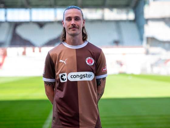 Jackson Irvine (St.Pauli) 31.07.24, Hamburg, FC St.Pauli 1910, 1. Fussball Bundesliga, 1.Liga, DFL, Saison 2024 2025, und Portraittermin REGULATIONS PROHIBIT ANY USE OF PHOTOGRAPHS as IMAGE SEQUENCES and or QUASI-VIDEO. Â
