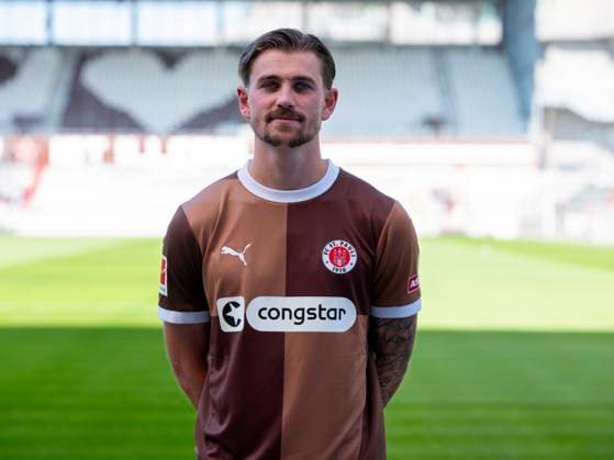 Connor Metcalfe (St.Pauli) 31.07.24, Hamburg, FC St.Pauli 1910, 1. Fussball Bundesliga, 1.Liga, DFL, Saison 2024 2025, und Portraittermin REGULATIONS PROHIBIT ANY USE OF PHOTOGRAPHS as IMAGE SEQUENCES and or QUASI-VIDEO. Â