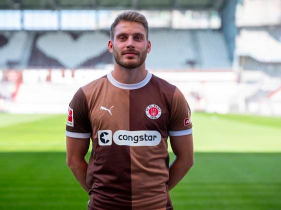 Lars Ritzka (St.Pauli) 31.07.24, Hamburg, FC St.Pauli 1910, 1. Fussball Bundesliga, 1.Liga, DFL, Saison 2024 2025, und Portraittermin REGULATIONS PROHIBIT ANY USE OF PHOTOGRAPHS as IMAGE SEQUENCES and or QUASI-VIDEO. Â