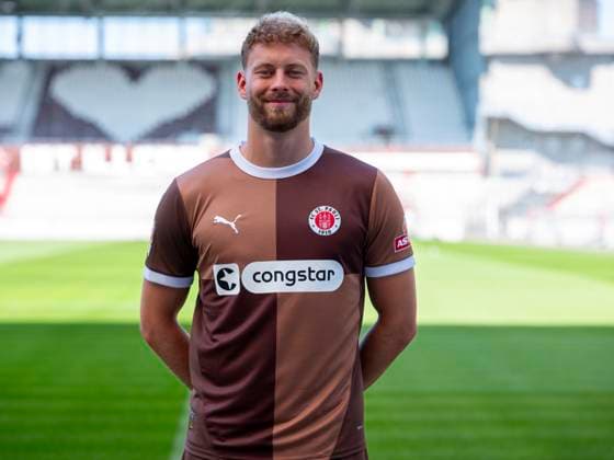 Carlo Boukhalfa (St.Pauli) 31.07.24, Hamburg, FC St.Pauli 1910, 1. Fussball Bundesliga, 1.Liga, DFL, Saison 2024 2025, und Portraittermin REGULATIONS PROHIBIT ANY USE OF PHOTOGRAPHS as IMAGE SEQUENCES and or QUASI-VIDEO. Â