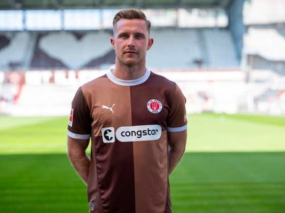 Johannes Eggestein (St.Pauli) 31.07.24, Hamburg, FC St.Pauli 1910, 1. Fussball Bundesliga, 1.Liga, DFL, Saison 2024 2025, und Portraittermin REGULATIONS PROHIBIT ANY USE OF PHOTOGRAPHS as IMAGE SEQUENCES and or QUASI-VIDEO. Â