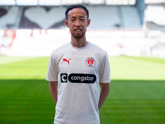 Zeugwart Kenta Kambara (St.Pauli) 31.07.24, Hamburg, FC St.Pauli 1910, 1. Fussball Bundesliga, 1.Liga, DFL, Saison 2024 2025, und Portraittermin REGULATIONS PROHIBIT ANY USE OF PHOTOGRAPHS as IMAGE SEQUENCES and or QUASI-VIDEO. Â