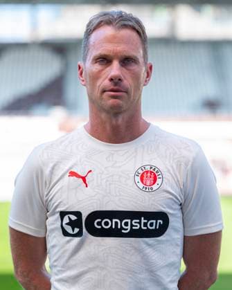 Physiotherapeut James Morgan (St.Pauli) 31.07.24, Hamburg, FC St.Pauli 1910, 1. Fussball Bundesliga, 1.Liga, DFL, Saison 2024 2025, und Portraittermin REGULATIONS PROHIBIT ANY USE OF PHOTOGRAPHS as IMAGE SEQUENCES and or QUASI-VIDEO. Â