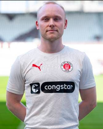 Spielanalyst Sami Pierau (St.Pauli) 31.07.24, Hamburg, FC St.Pauli 1910, 1. Fussball Bundesliga, 1.Liga, DFL, Saison 2024 2025, und Portraittermin REGULATIONS PROHIBIT ANY USE OF PHOTOGRAPHS as IMAGE SEQUENCES and or QUASI-VIDEO. Â